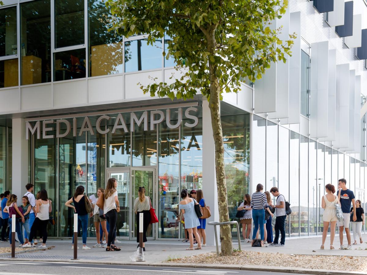 南特高等商学院官网Mediacampus校舍入口实景，仅作院校识别，不代表具体项目授课地点或出境要求。