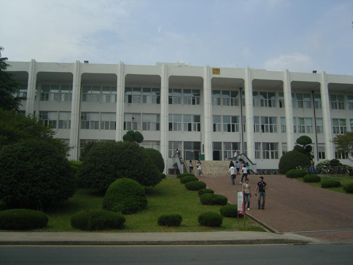 韩国全南国立大学图书馆附馆实景（历史资料照片），仅作院校识别，不代表具体项目授课地点或出境要求。