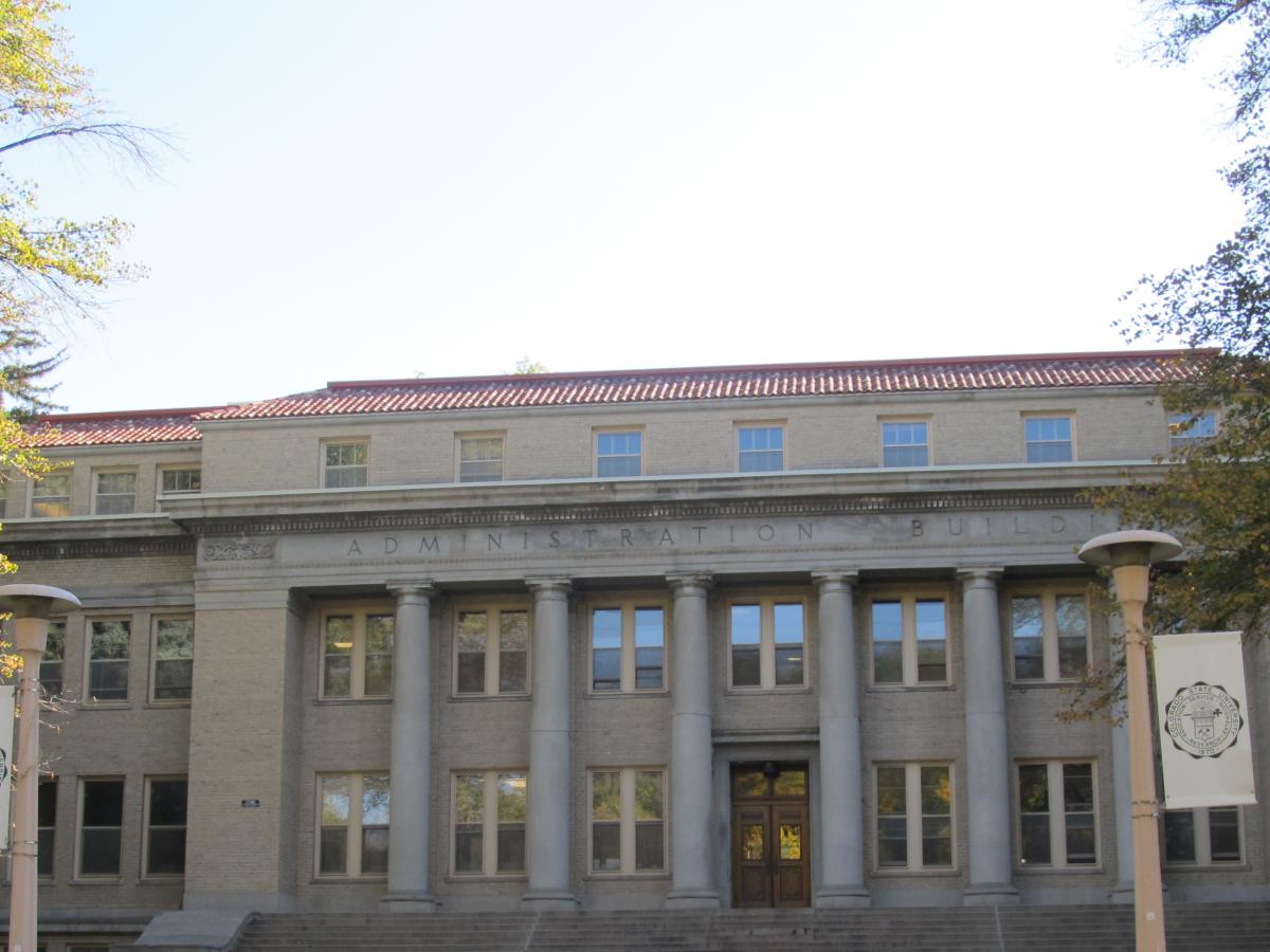 美国科罗拉多州立大学 Administration Building 建筑实景（2024年照片），仅作院校识别，不代表具体项目授课地点或出境要求。