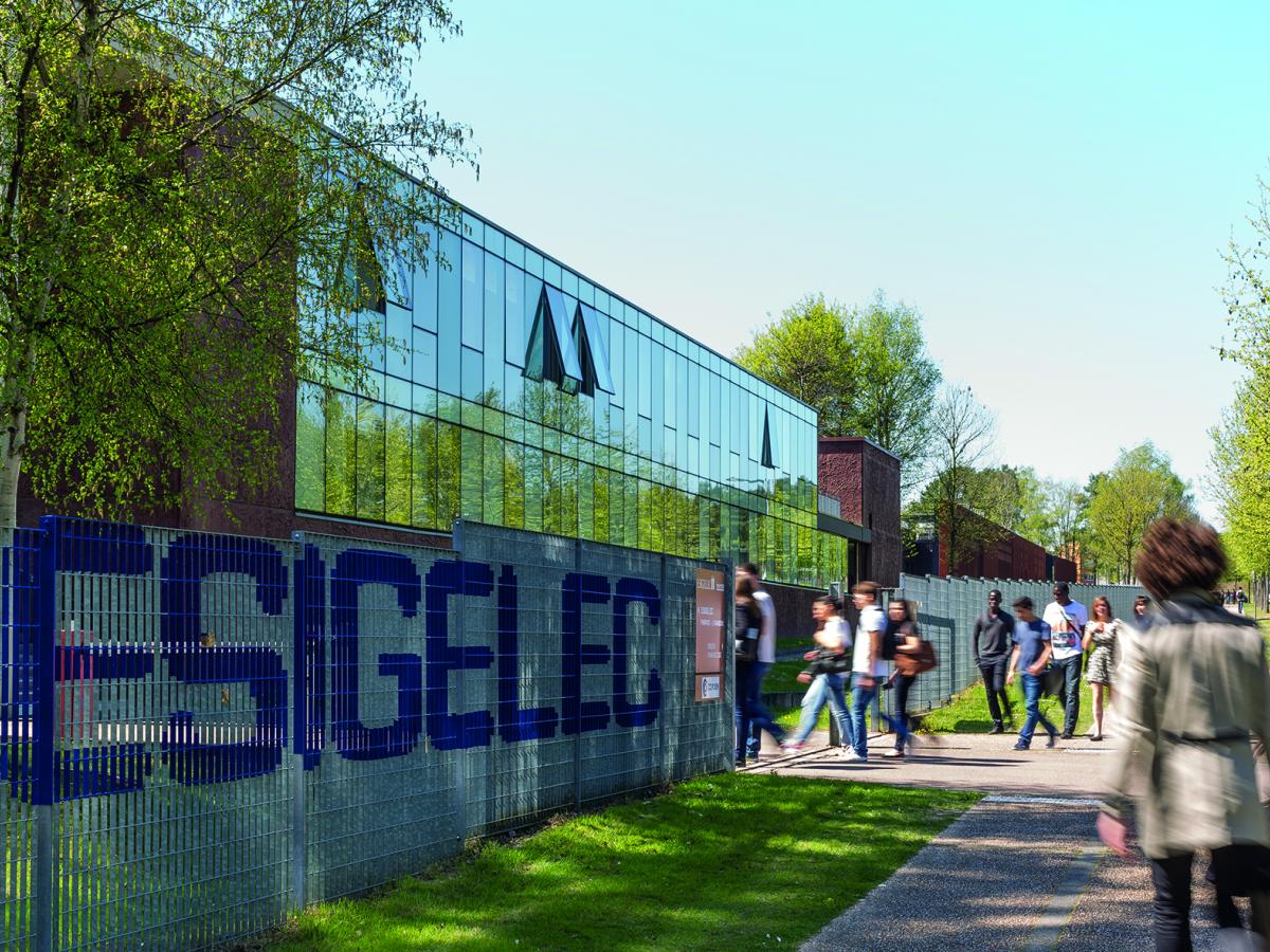 ESIGELEC官网鲁昂校区校舍与校名围栏实景，仅作院校识别，不代表具体项目授课地点或出境要求。