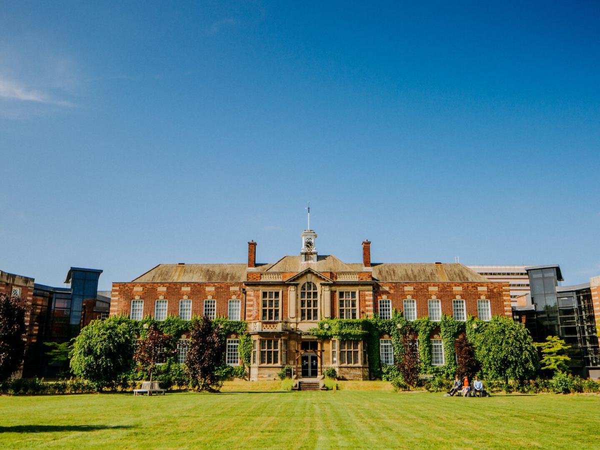 英国赫尔大学商学院 Derwent Building 校园建筑