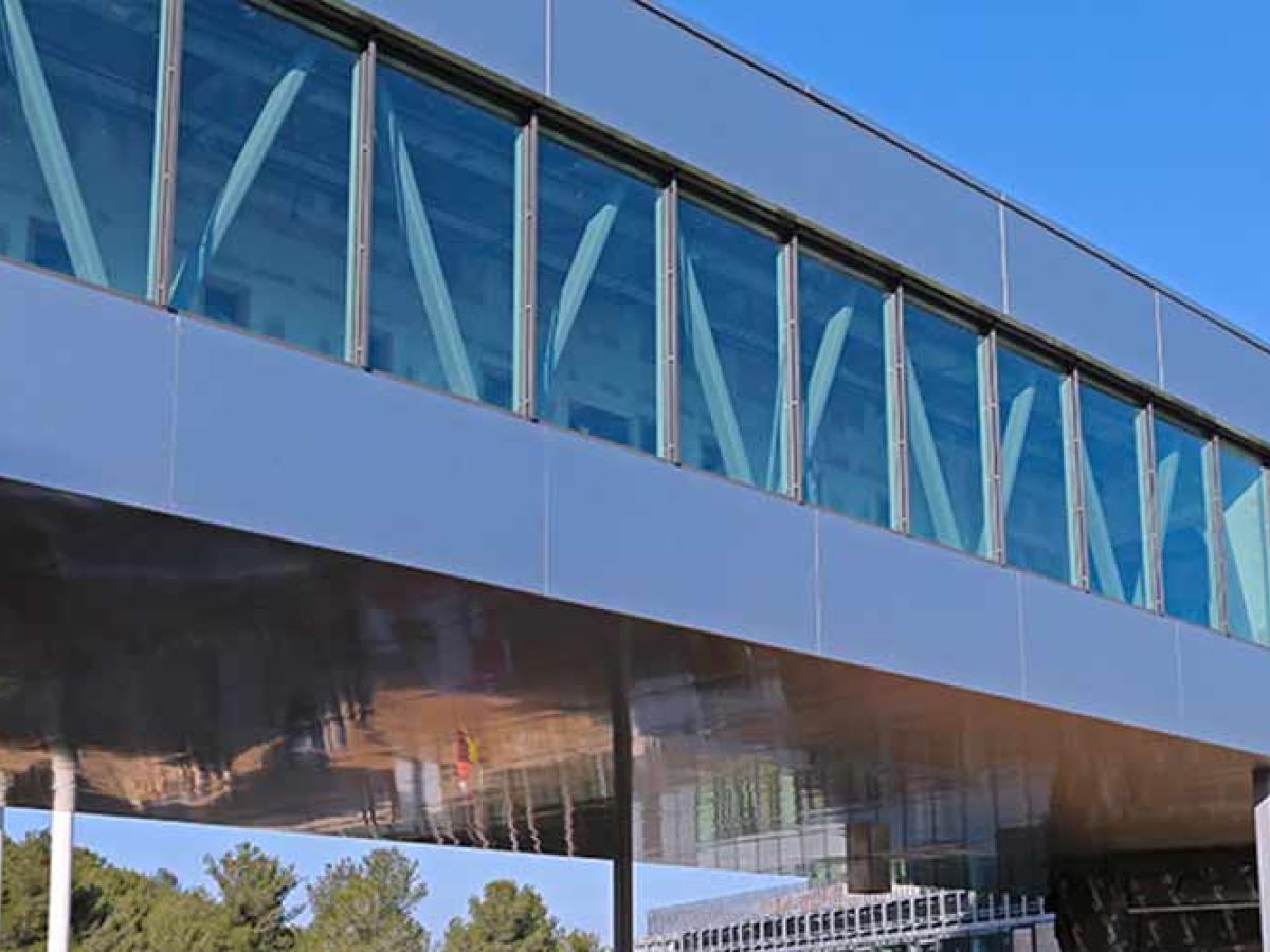KEDGE马赛校区建筑连廊实景，仅作院校识别，不代表交大项目授课地点或出境要求。