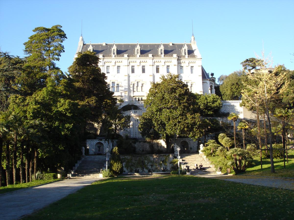 法国尼斯大学Valrose校区城堡建筑实景（2005年历史照片），仅作院校识别，不代表具体项目授课地点或出境要求。