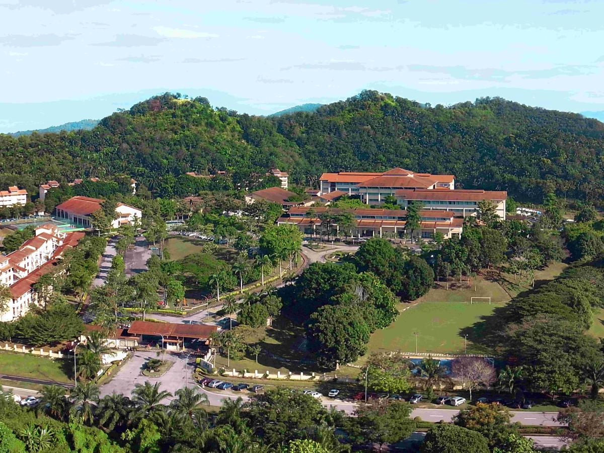 汝来大学官网院校概况页校园全景照片，仅作院校识别，不代表中文项目实际授课地点或出境要求。