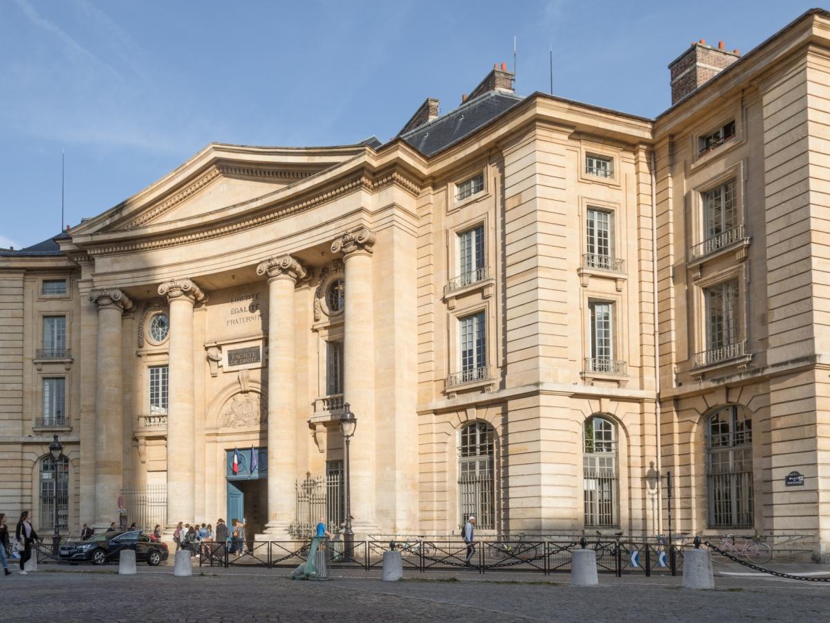 巴黎第一大学官网Centre Panth&eacute;on校舍正立面实景，仅作院校识别，不代表具体项目授课地点或出境要求。