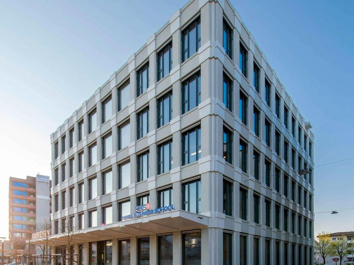 瑞士SBS商学院苏黎世克洛滕Park Campus建筑外观，来自校方校园介绍，仅作院校识别，不代表具体项目授课地点或出境要求。