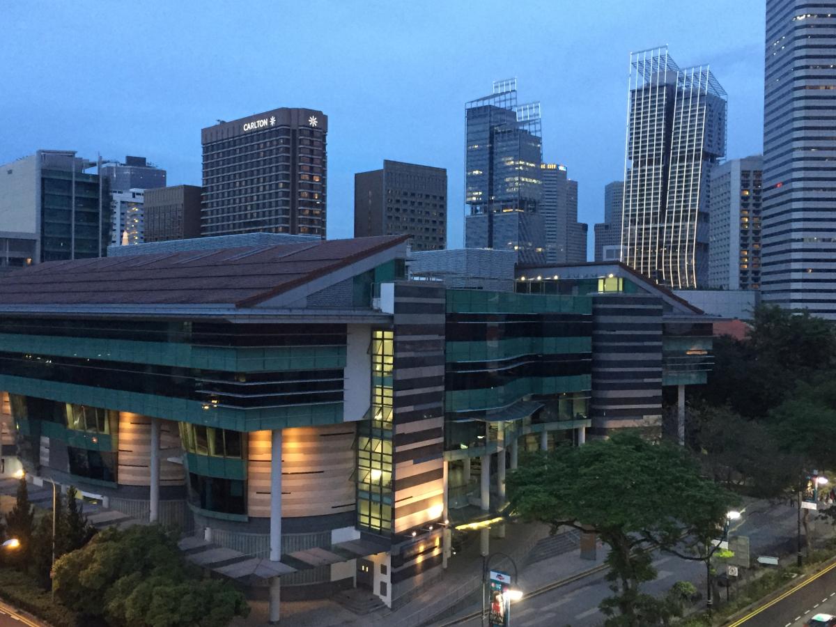 新加坡管理大学李光前商学院建筑实景（2016年照片），仅作院校识别，不代表具体项目所属学院、授课地点或出境要求。