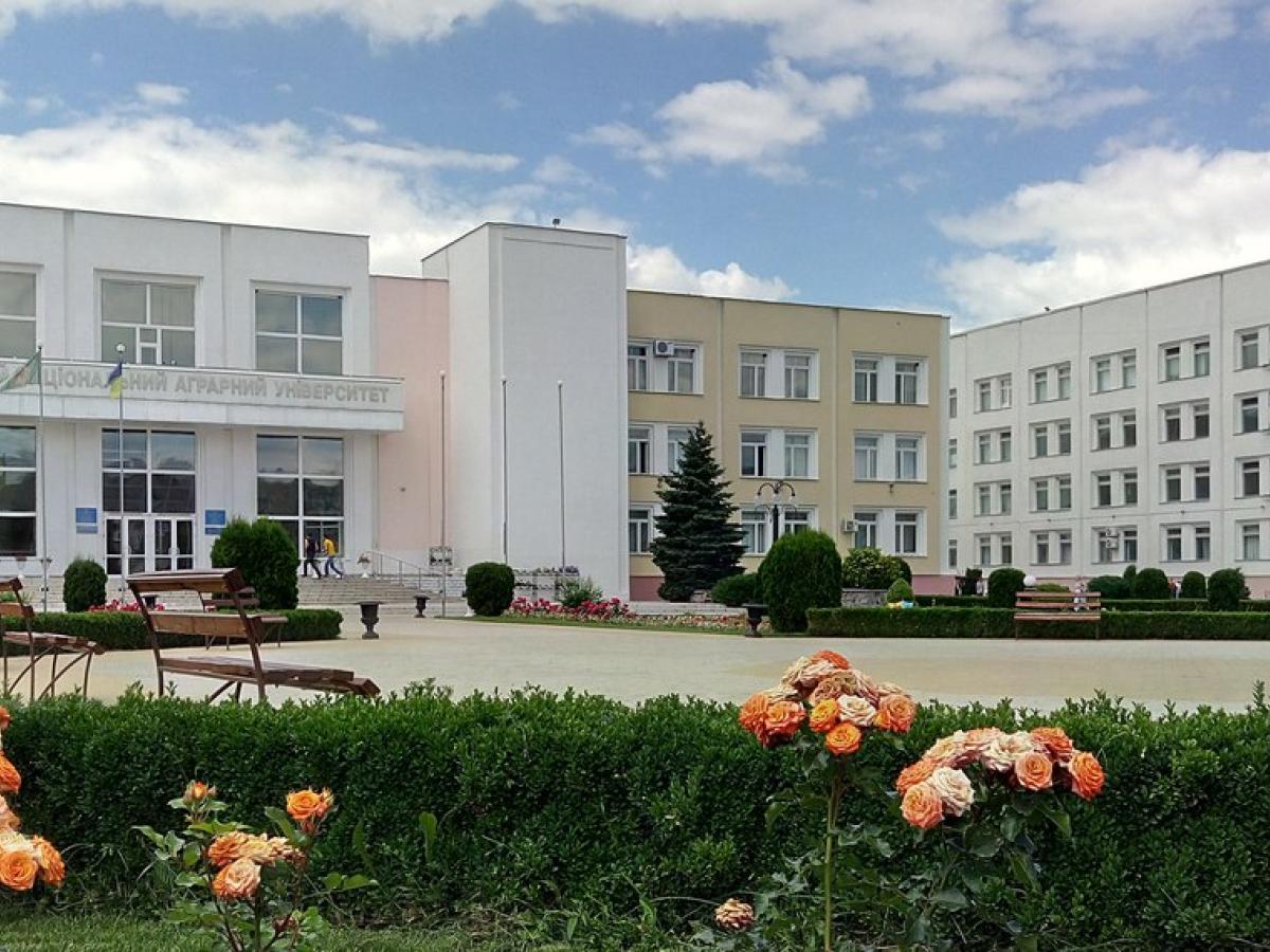 乌克兰苏梅国立农业大学主楼实景（2016年历史照片），仅作院校识别，不代表具体项目授课地点或出境要求。