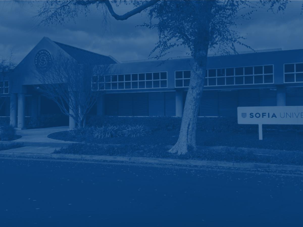 美国索菲亚大学Sofia University官网校舍建筑与校名标识照片（原图带蓝色蒙层），仅作院校识别，不代表具体项目授课地点或出境要求。