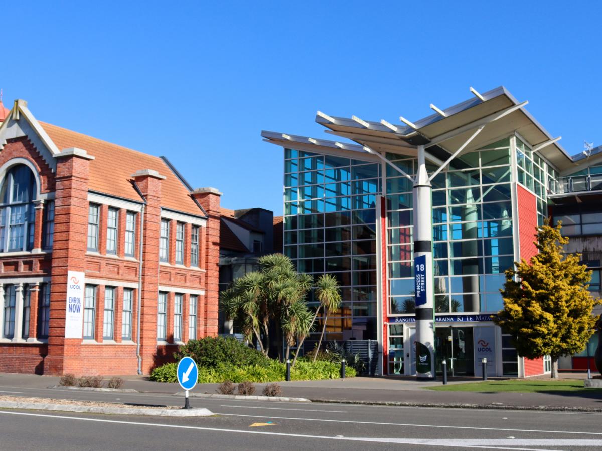 新西兰国立联合学院UCOL Manawatū校区历史建筑与现代教学楼实景