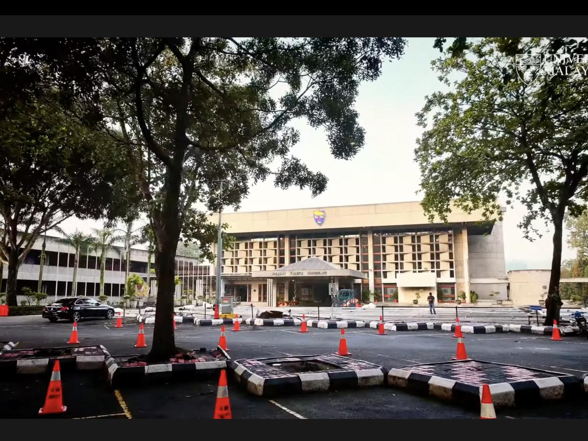 马来亚大学学生事务处官网东姑大礼堂（Dewan Tunku Canselor）建筑图片，仅作院校识别，不代表具体项目授课地点或出境要求。
