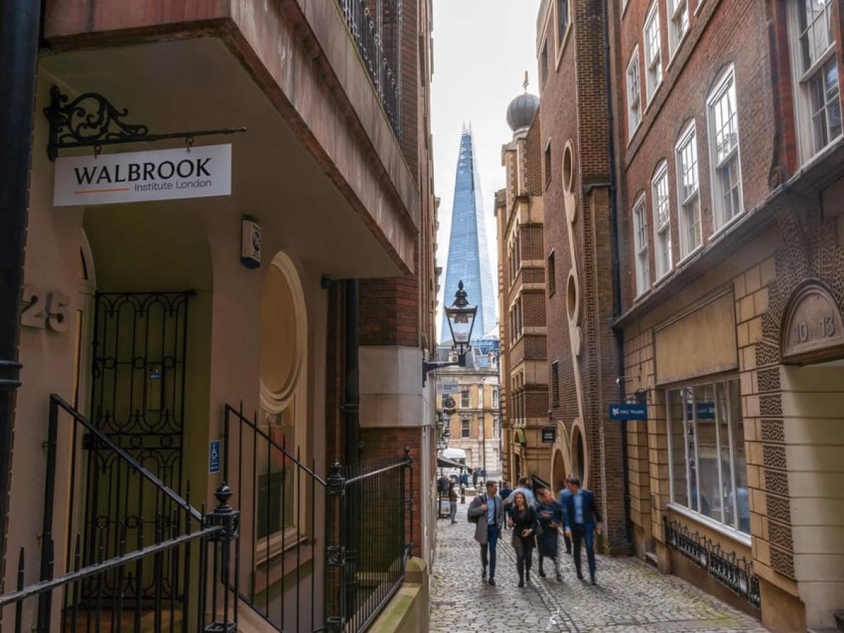 LIBF现名Walbrook Institute London，官网Lovat Lane校区建筑与招牌实景，仅作院校识别，不代表具体项目授课地点或出境要求。