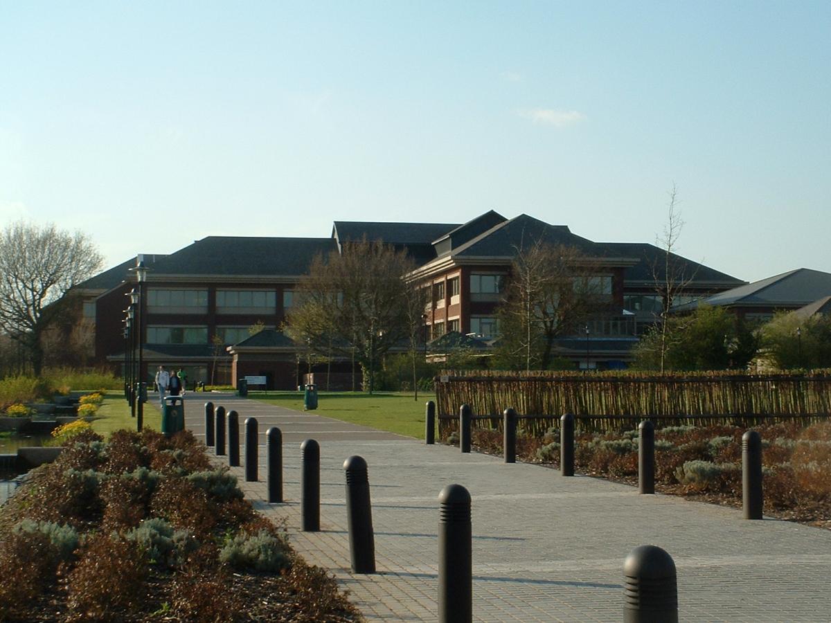 英国华威大学 University House 建筑实景（2006年照片），仅作院校识别，不代表具体项目授课地点或出境要求。