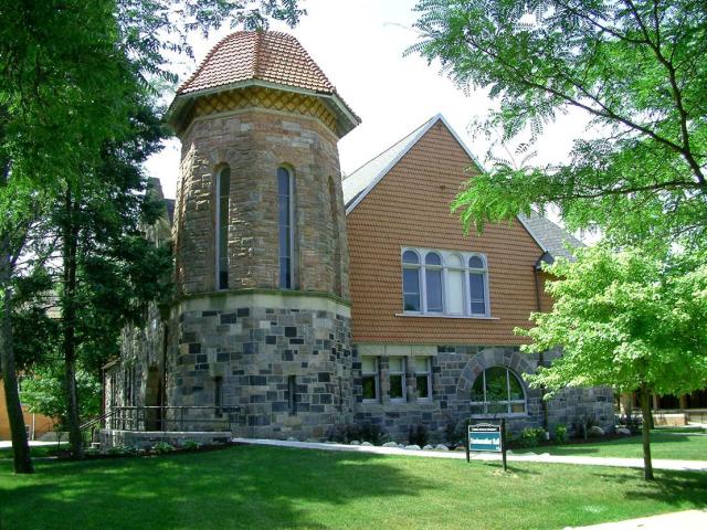 美国东密西根大学 Starkweather Hall 建筑实景（2011年历史照片），仅作院校识别，不代表具体项目授课地点或出境要求。