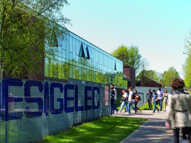ESIGELEC官网鲁昂校区校舍与校名围栏实景，仅作院校识别，不代表具体项目授课地点或出境要求。