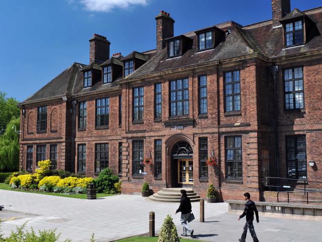 英国赫尔大学 Venn Building 校园建筑