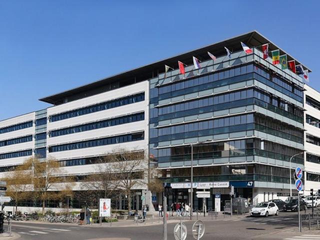 IDRAC官网里昂校区建筑照片，仅作院校识别，不代表中文目录班型的实际授课地点或出境要求。
