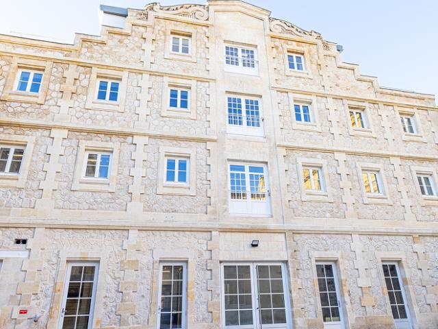 法国INSEEC高等商学院官网波尔多校区建筑实景，仅作院校识别，不代表具体项目授课地点或出境要求。