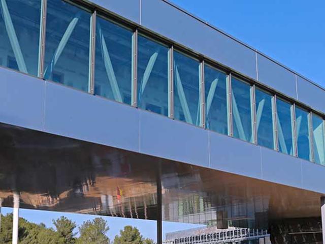 KEDGE马赛校区建筑连廊实景，仅作院校识别，不代表交大项目授课地点或出境要求。