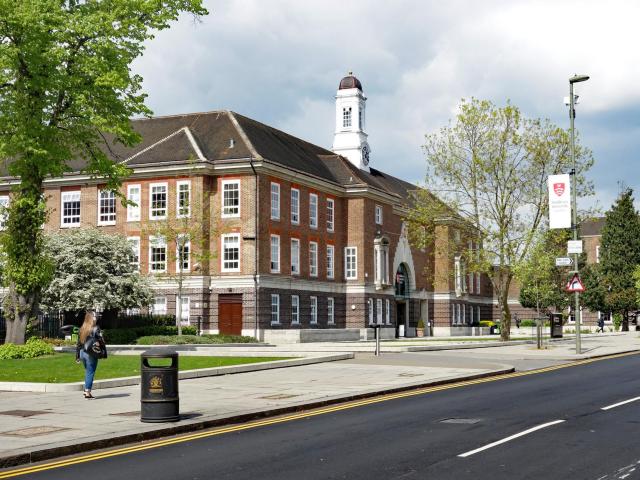 密德萨斯大学官网伦敦Hendon校区建筑照片，仅作院校识别，不代表相关项目实际授课地点或出境要求。