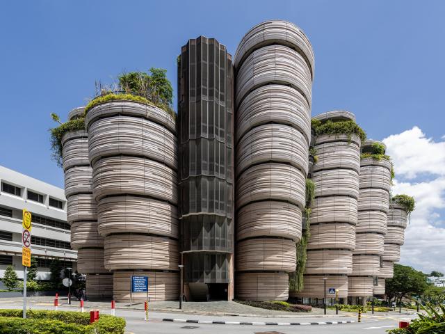 新加坡南洋理工大学 The Hive 学习中心建筑实景（2020年照片），仅作院校识别，不代表具体项目授课地点或出境要求。
