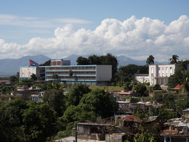 古巴东方大学校园建筑实景（2018年历史照片），仅作院校识别，不代表具体项目授课地点或出境要求。