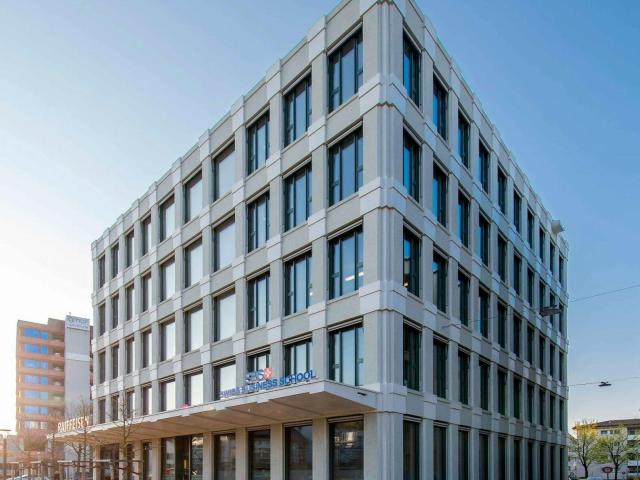 瑞士SBS商学院苏黎世克洛滕Park Campus建筑外观，来自校方校园介绍，仅作院校识别，不代表具体项目授课地点或出境要求。