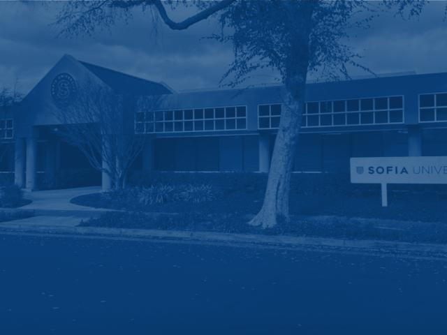 美国索菲亚大学Sofia University官网校舍建筑与校名标识照片（原图带蓝色蒙层），仅作院校识别，不代表具体项目授课地点或出境要求。