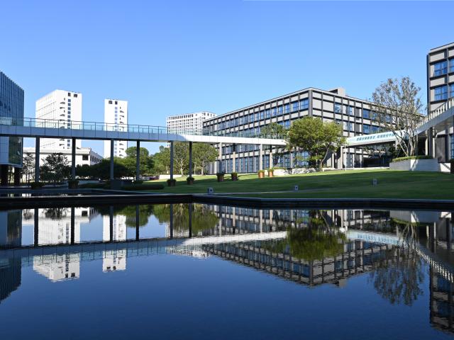 深圳大学官方粤海校区风光照片，仅作院校环境介绍，不代表相关项目具体授课地点。