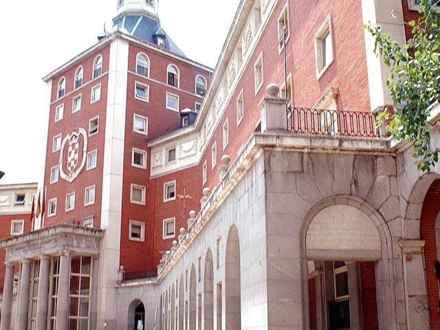 马德里康普顿斯大学官方Rectorado主楼照片，仅作院校识别，不代表相关项目实际授课地点或出境要求。