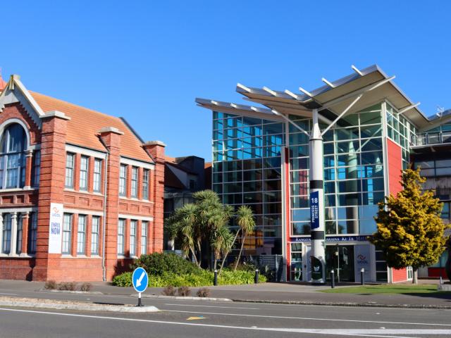 新西兰国立联合学院UCOL Manawatū校区历史建筑与现代教学楼实景