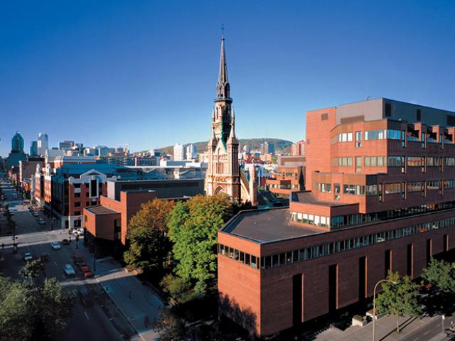 魁北克大学蒙特利尔分校官网中央校园及Judith-Jasmin楼实景，仅作院校识别，不代表具体项目授课地点或出境要求。