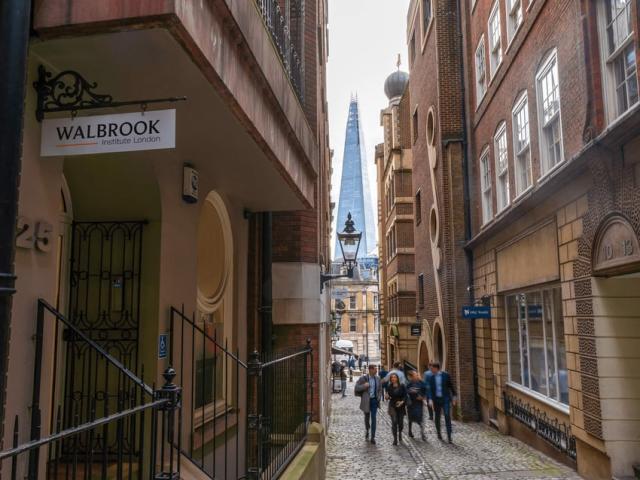 LIBF现名Walbrook Institute London，官网Lovat Lane校区建筑与招牌实景，仅作院校识别，不代表具体项目授课地点或出境要求。